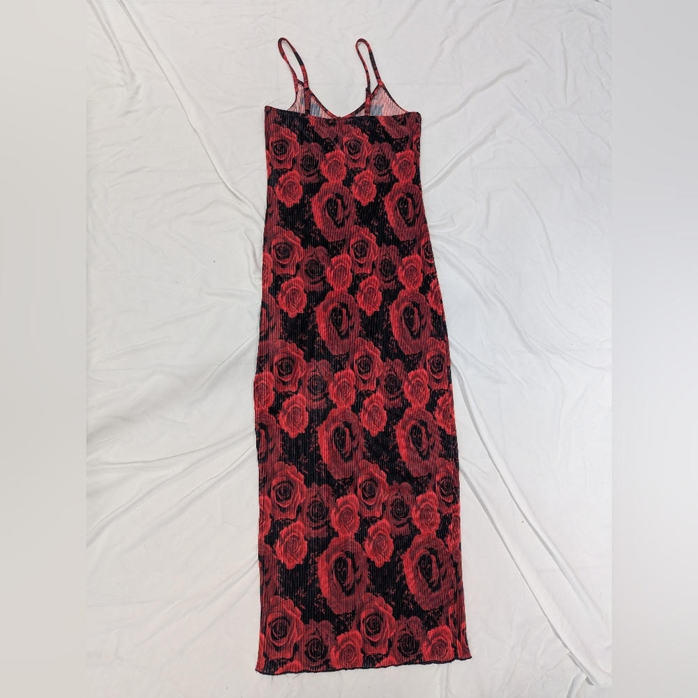 Almost Famous Ribbed Red Rose Patterned Maxi Dress - Picture 9 of 11